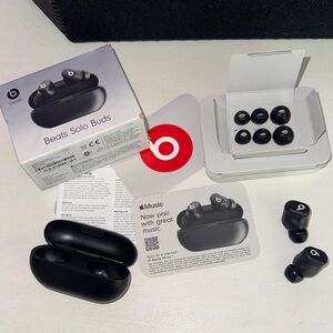 Beats by Dre Solo Buds True Wireless Earbuds in Black Like New